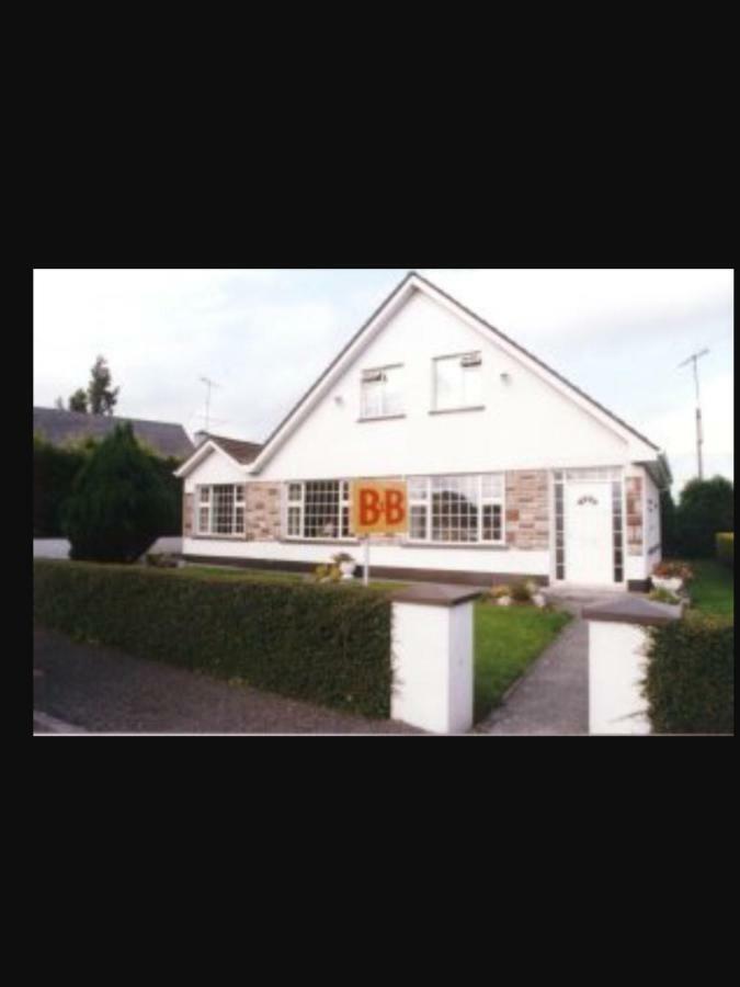 로스코먼 Riverside House B&B 외부 사진