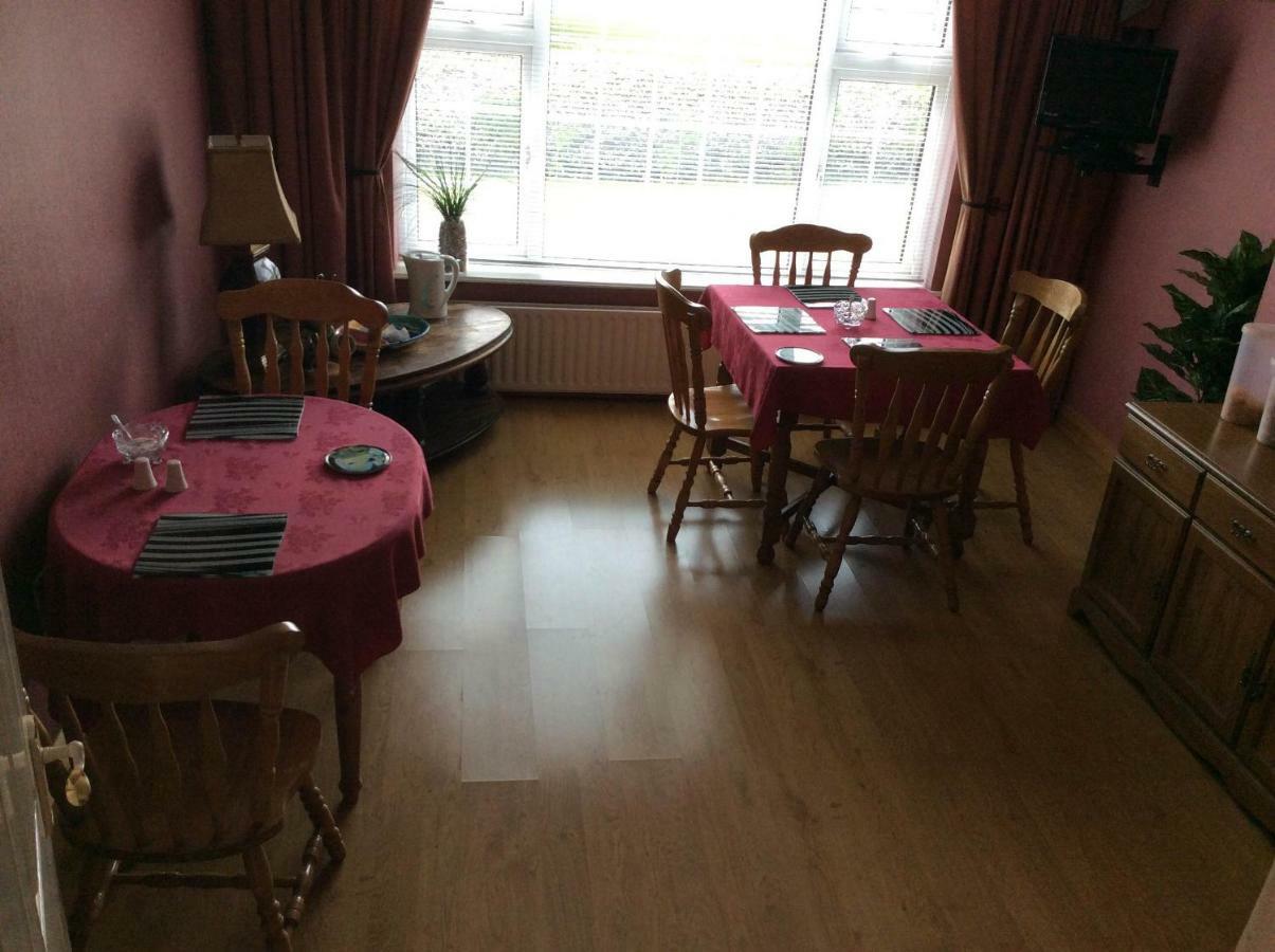 로스코먼 Riverside House B&B 외부 사진