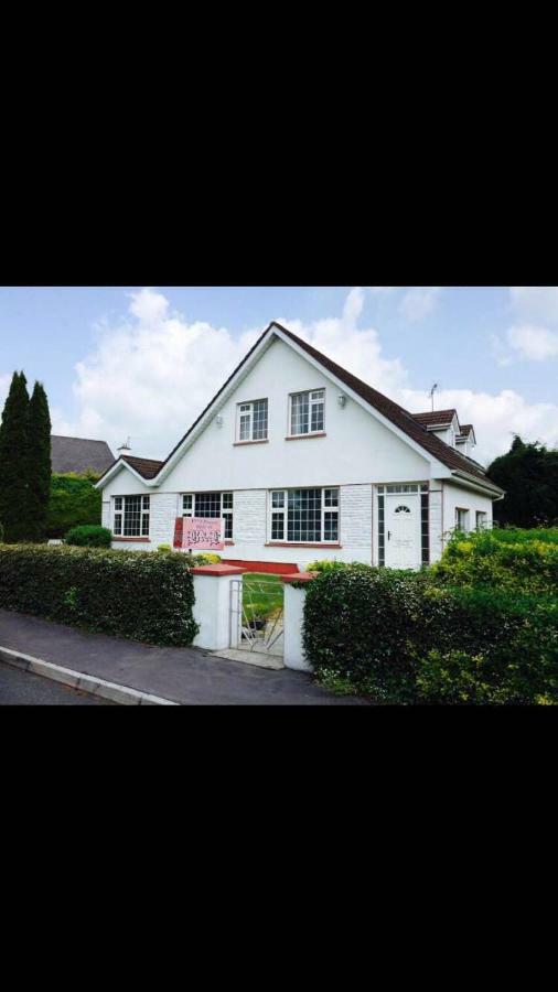 로스코먼 Riverside House B&B 외부 사진